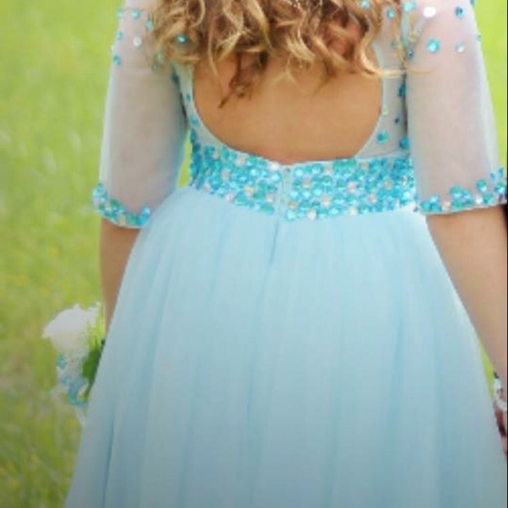 Prom dresses - Picture 2 of 4